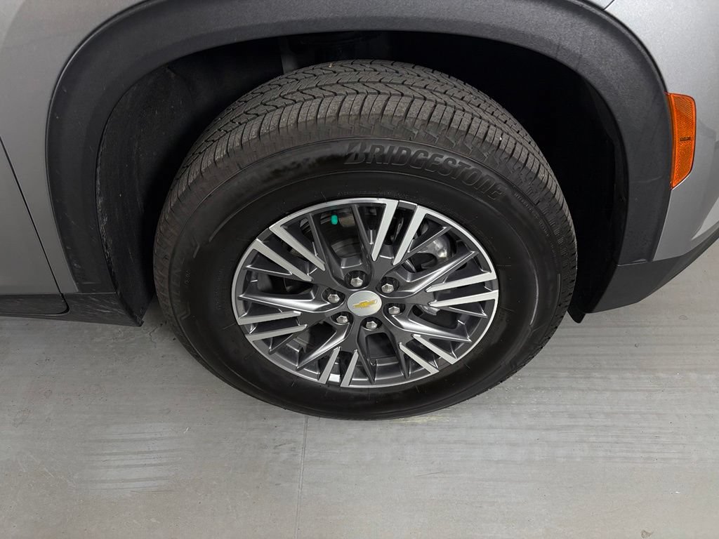 Certified 2026 Chevrolet Traverse LT w/ Driver Confidence Package FWD image 12