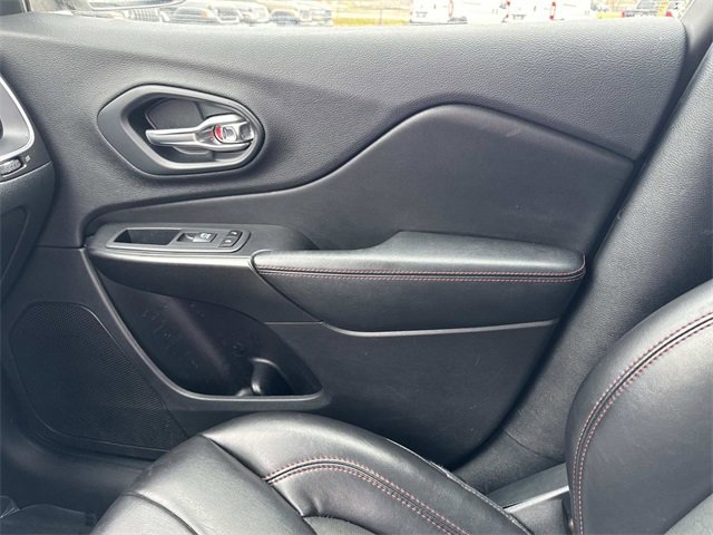 Used 2019 Jeep Cherokee Trailhawk image 21