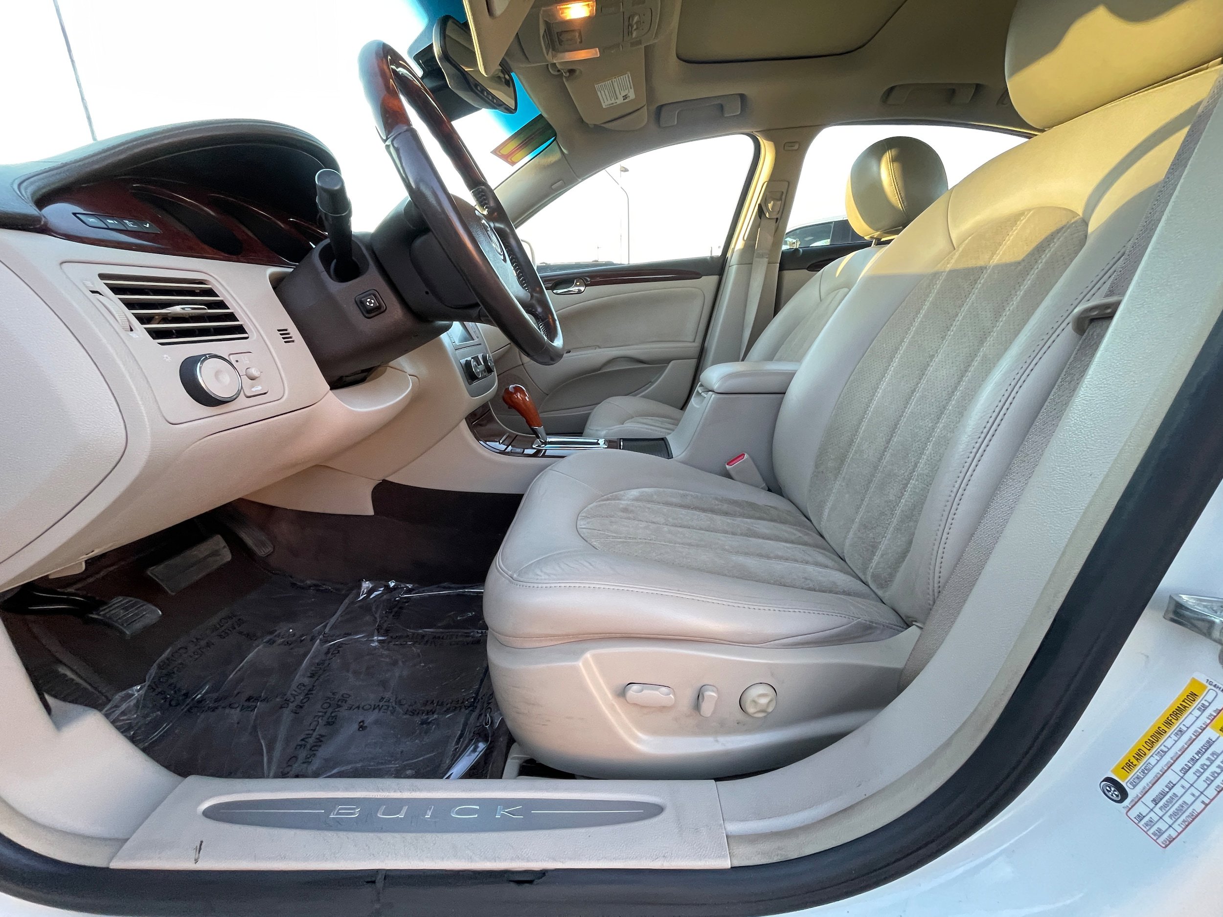 Used 2011 Buick Lucerne Super FWD image 16
