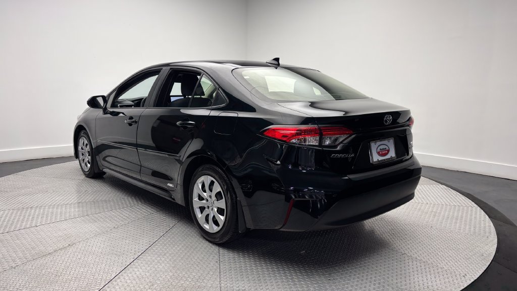 Used 2026 Toyota Corolla LE AWD/4WD image 32