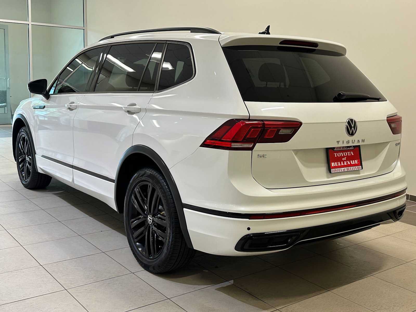Used 2022 Volkswagen Tiguan SE R-Line AWD/4WD image 4