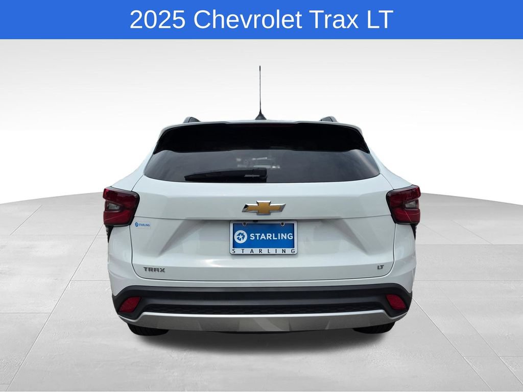 Used 2025 Chevrolet Trax LT FWD image 8