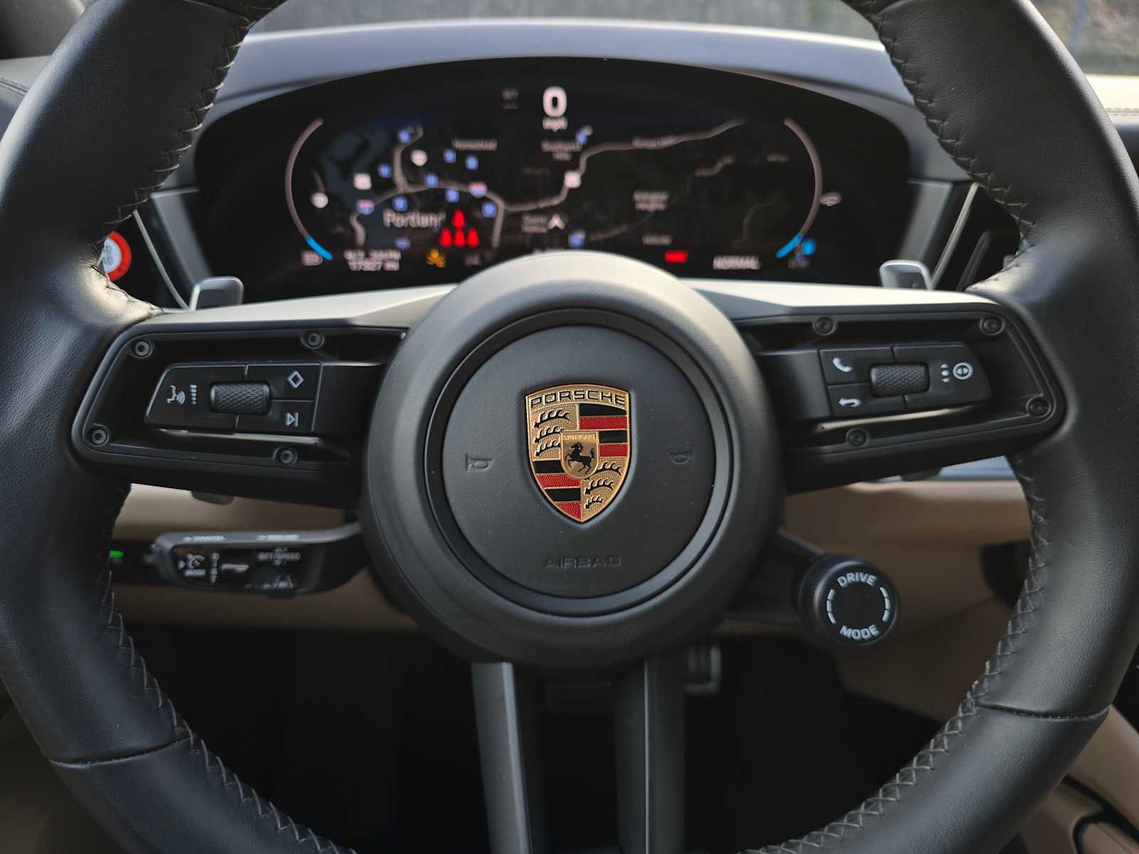 Used 2024 Porsche Cayenne S image 25