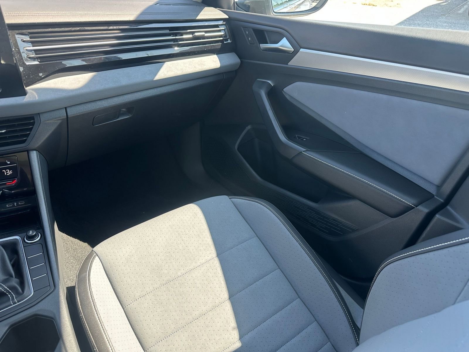 Used 2025 Volkswagen Jetta SE image 34