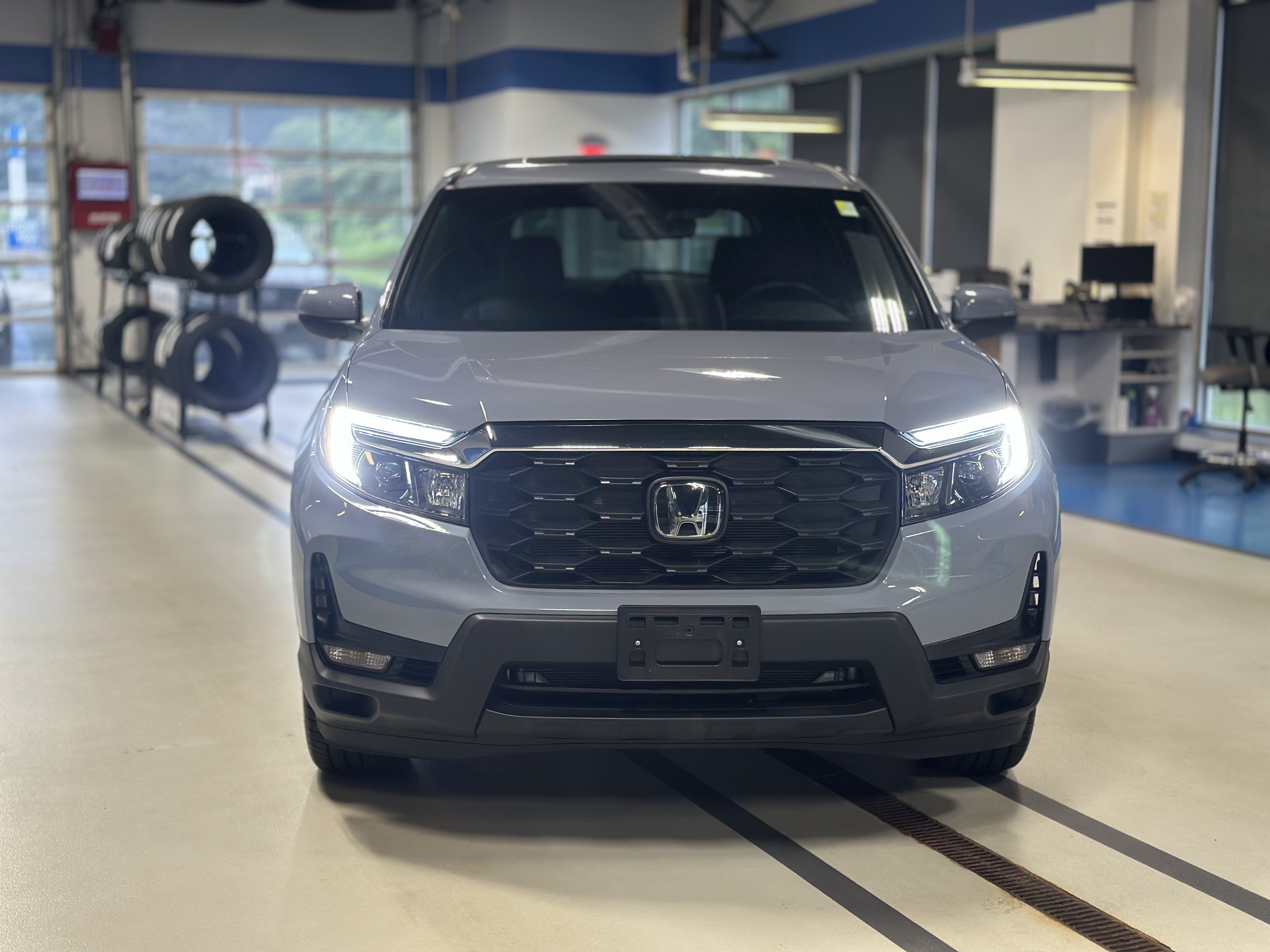 Used 2024 Honda Passport EX-L image 3