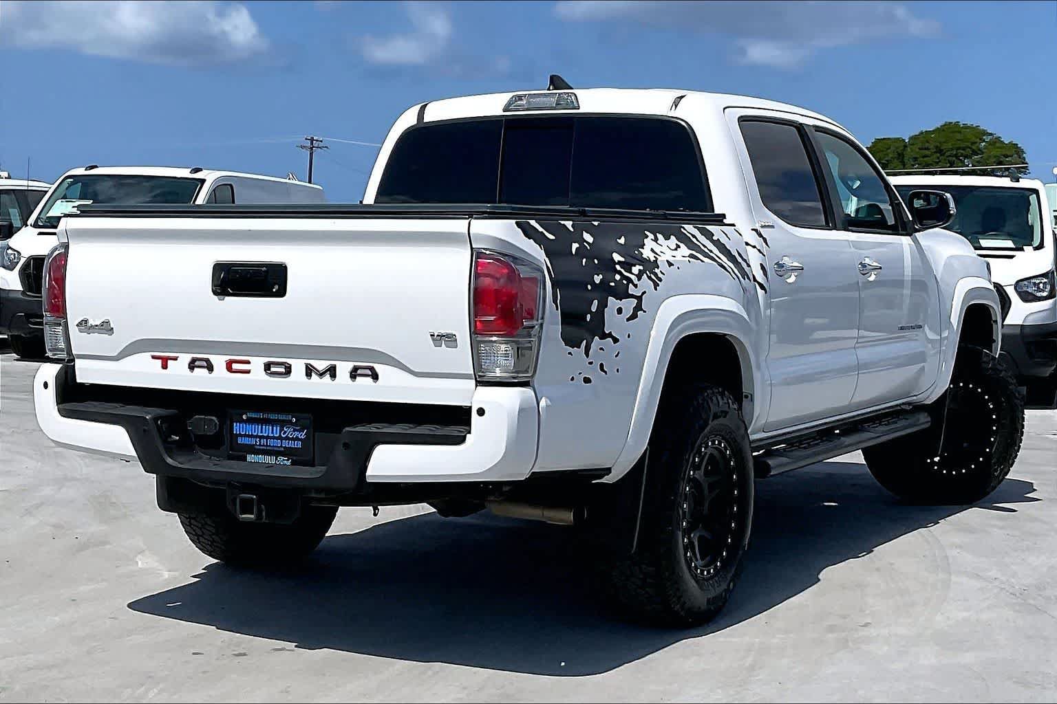 Used 2017 Toyota Tacoma Limited w/ Tow Package AWD/4WD image 22