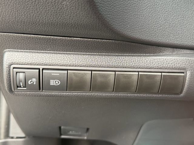 Used 2022 Cadillac XT4 Premium Luxury w/ Safety Alert Package AWD/4WD image 19