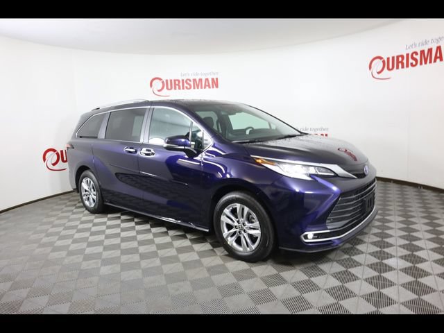 Used 2025 Toyota Sienna Limited AWD/4WD image 29