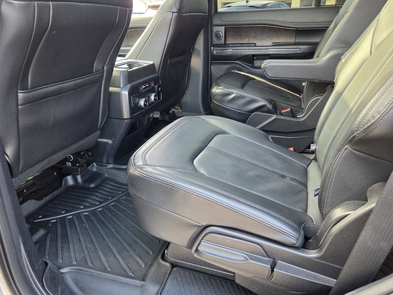 Used 2021 Ford Expedition Limited image 12