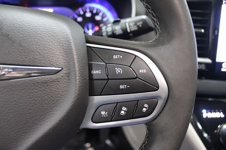 Used 2024 Chrysler Pacifica Touring-L image 38