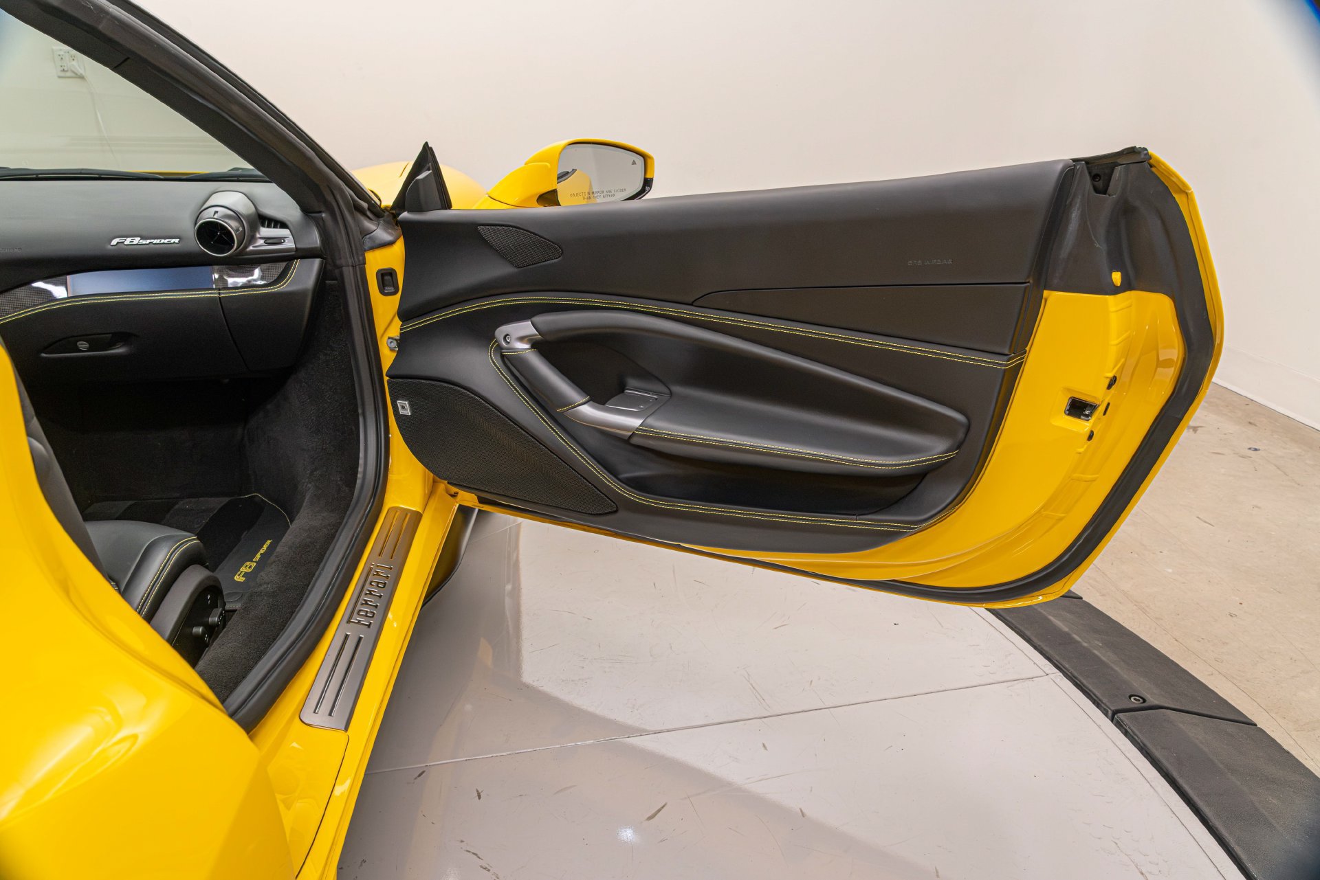 Certified 2022 Ferrari F8 Tributo RWD image 18