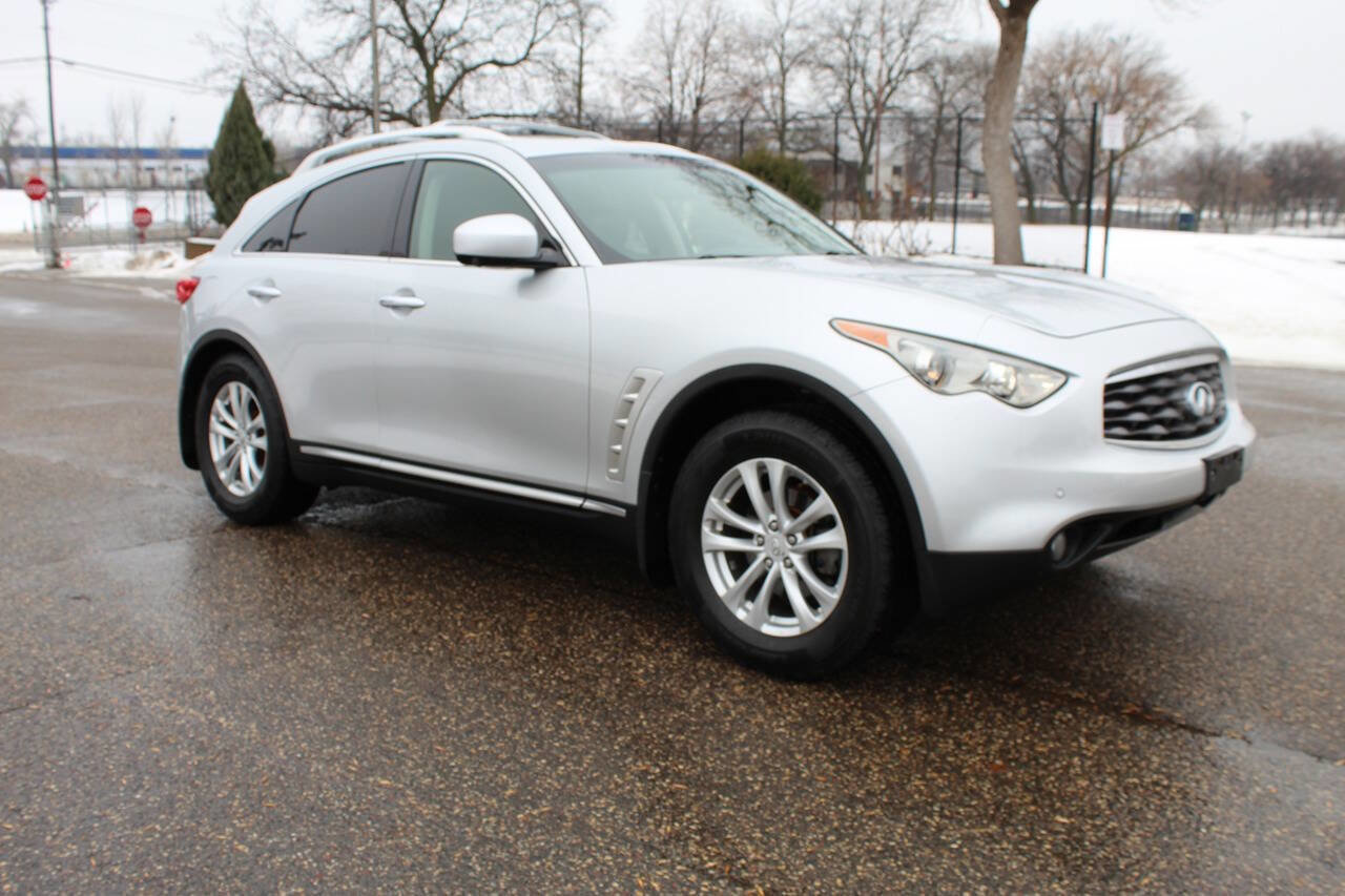 Used 2010 INFINITI FX35 AWD w/ Navigation Pkg image 3