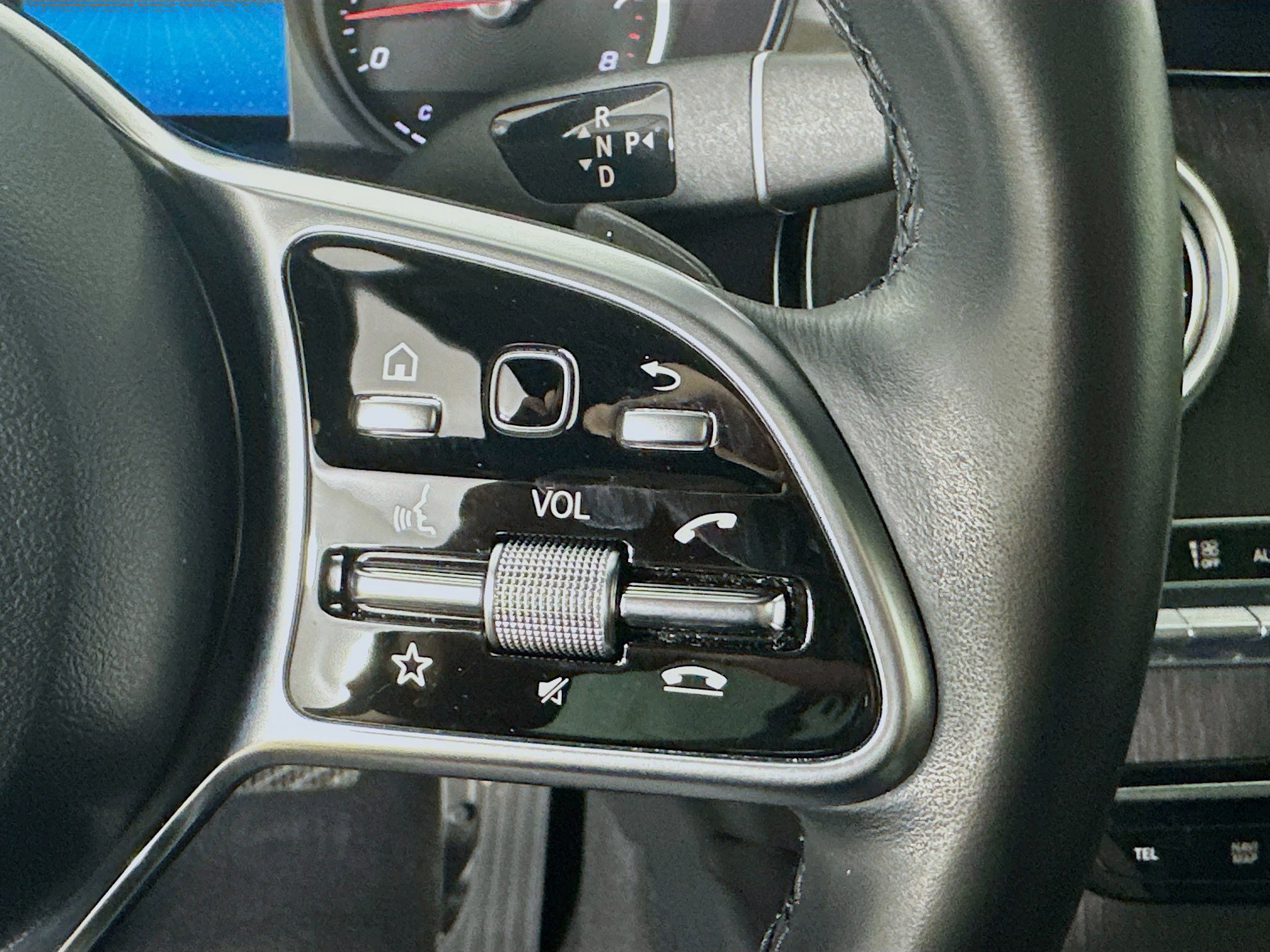 Used 2022 Mercedes-Benz GLC 300 4MATIC w/ Multimedia Package Lite image 13