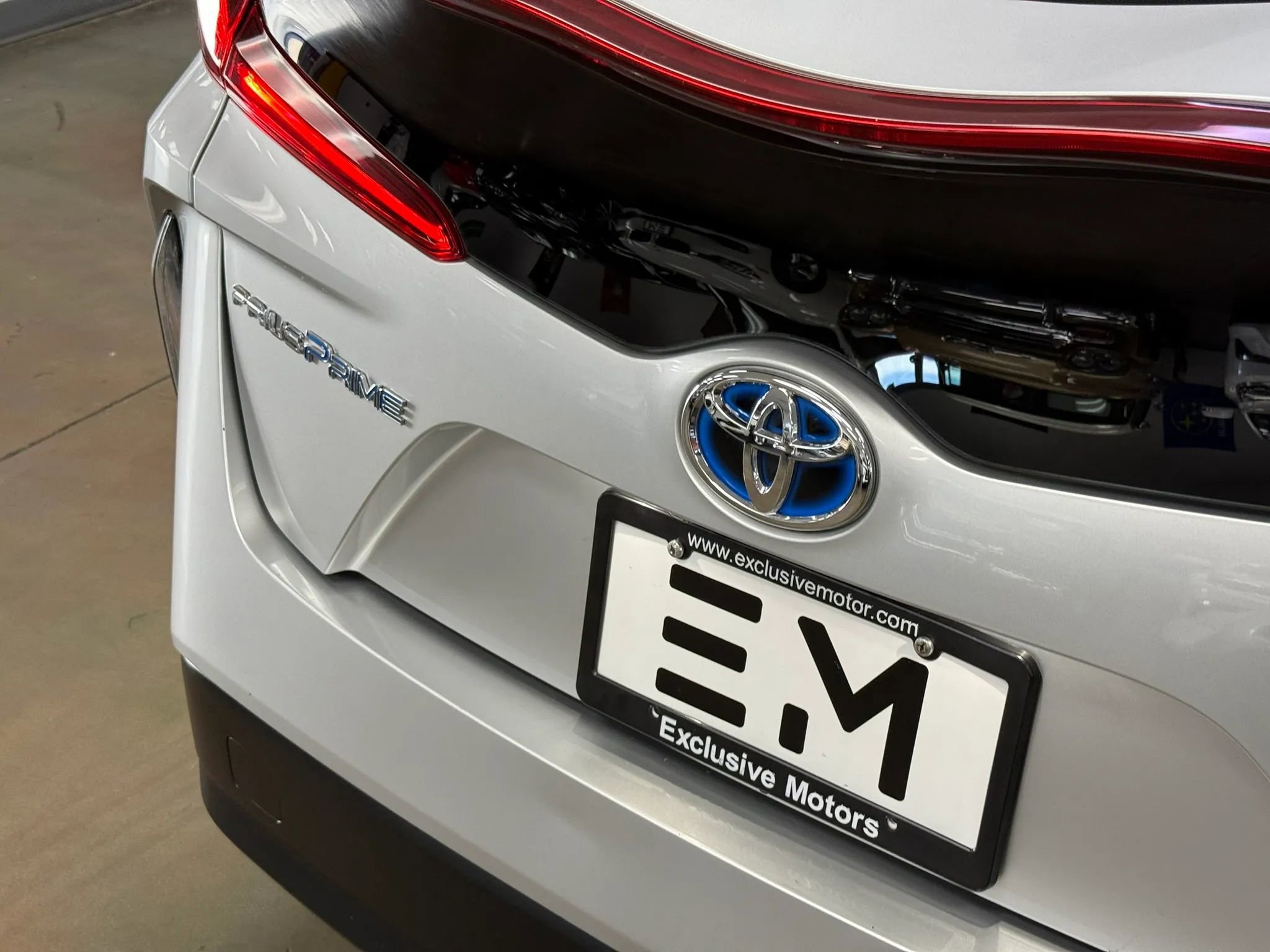 Used 2017 Toyota Prius Prime Plus image 8