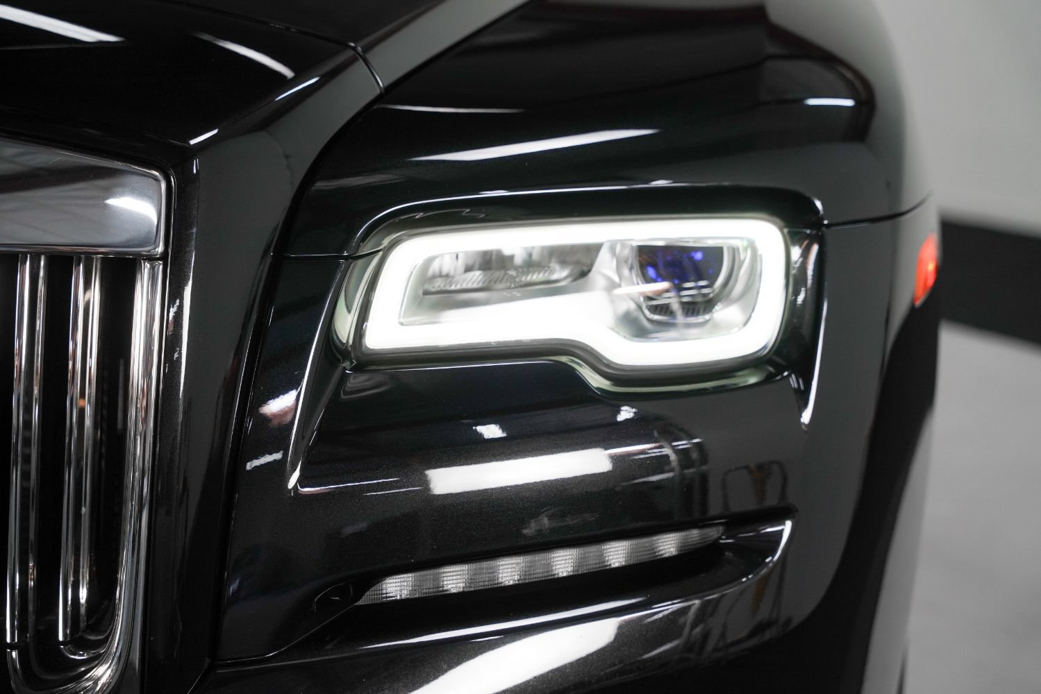 Used 2019 Rolls-Royce Dawn RWD image 14