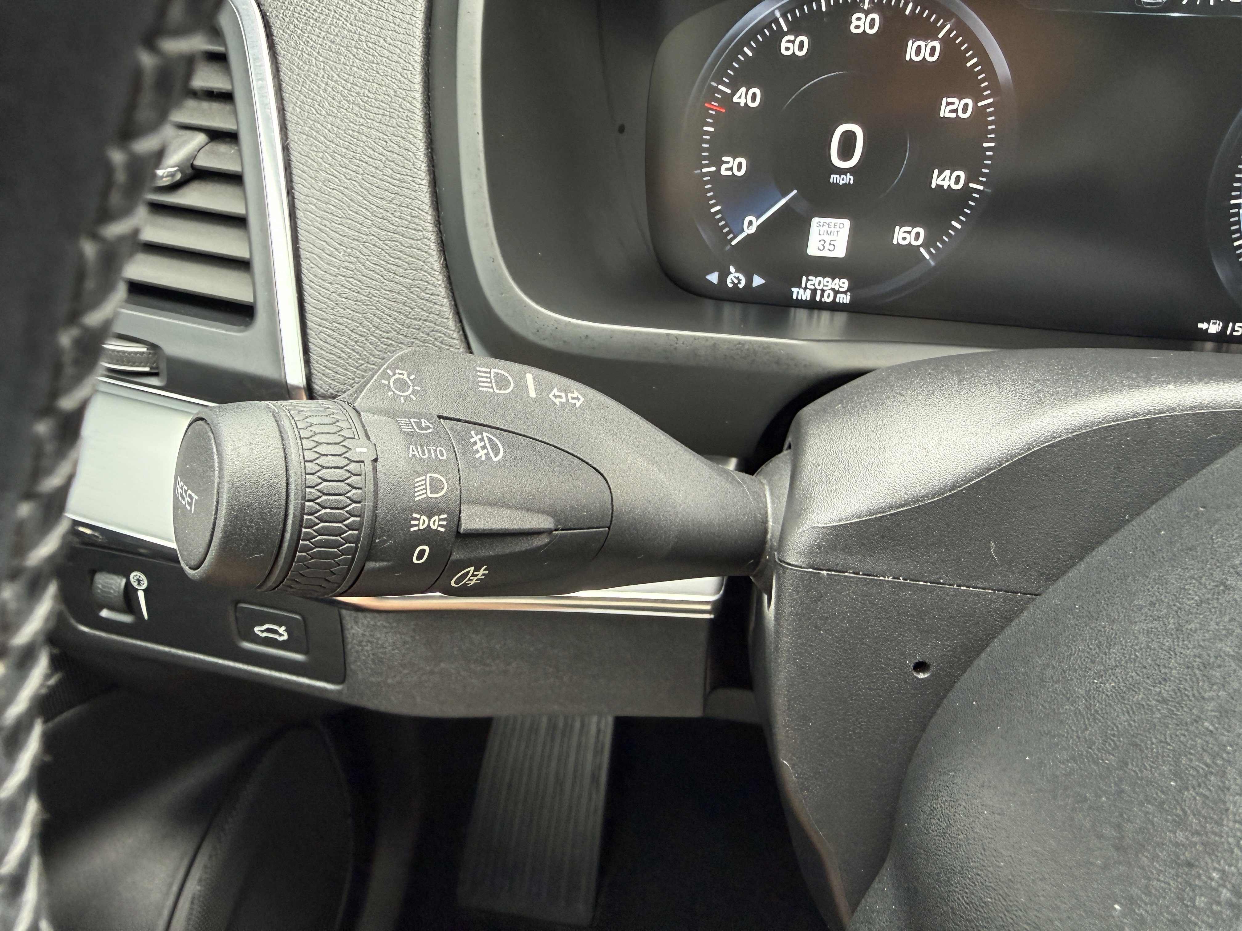 Used 2016 Volvo XC90 T5 Momentum image 31