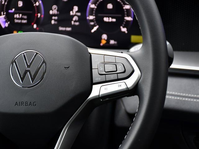 New 2026 Volkswagen Tiguan SE FWD image 22