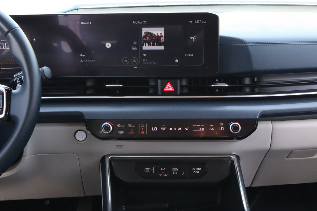 Used 2025 Kia Carnival EX FWD image 28