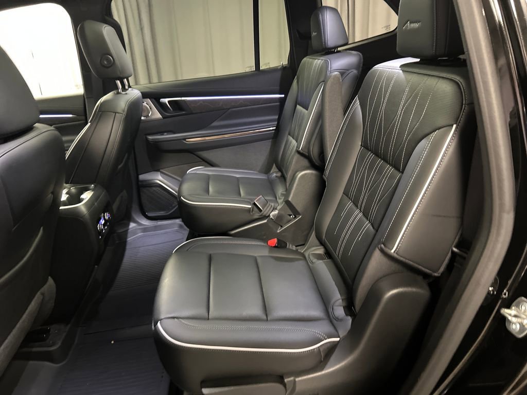 Used 2025 Buick Enclave Avenir AWD/4WD image 24