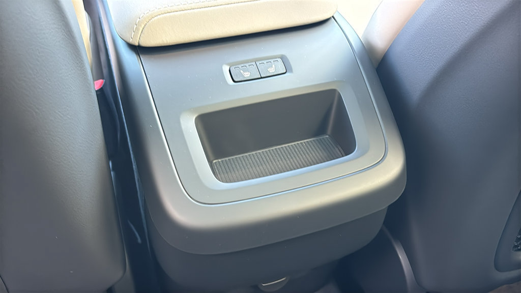 New 2027 Volvo XC60 B5 Plus AWD/4WD image 9