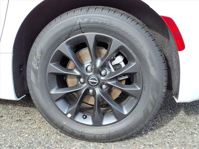 New 2025 Chrysler Pacifica Select w/ Fav Edition Package FWD image 8