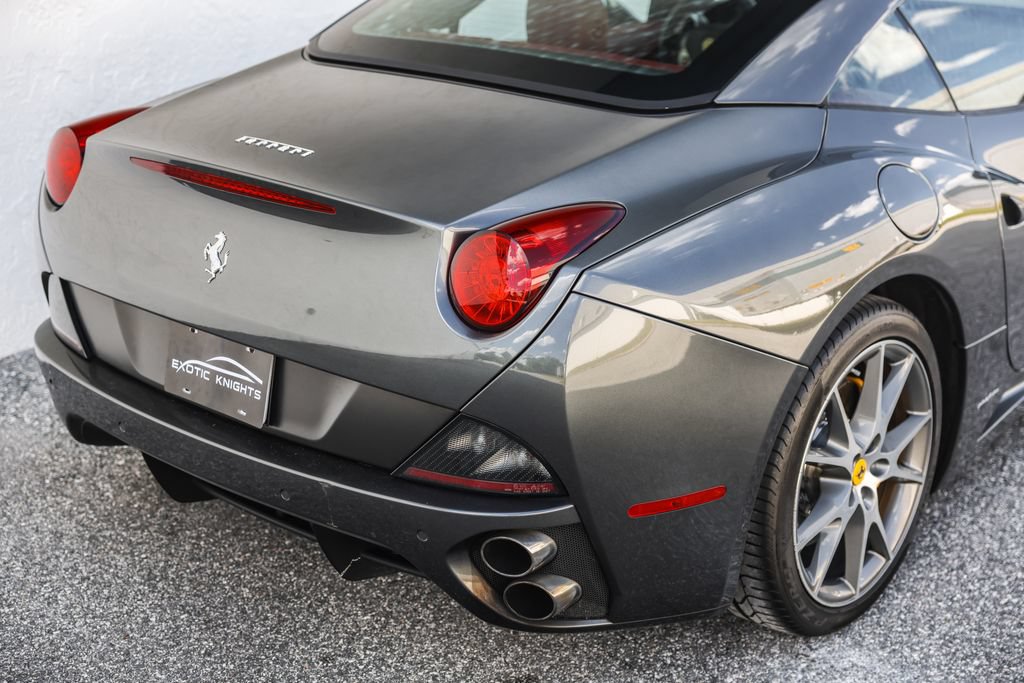 Used 2010 Ferrari California RWD image 8