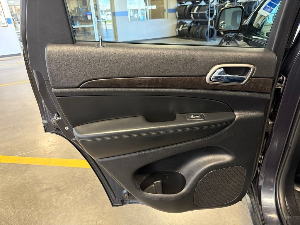 Used 2013 Jeep Grand Cherokee Laredo AWD/4WD image 23