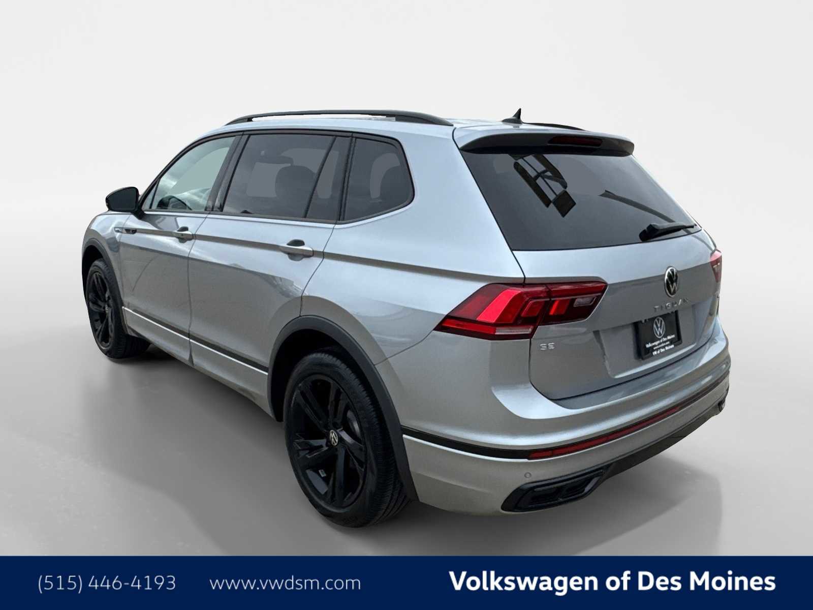 Used 2024 Volkswagen Tiguan SE R-Line image 4