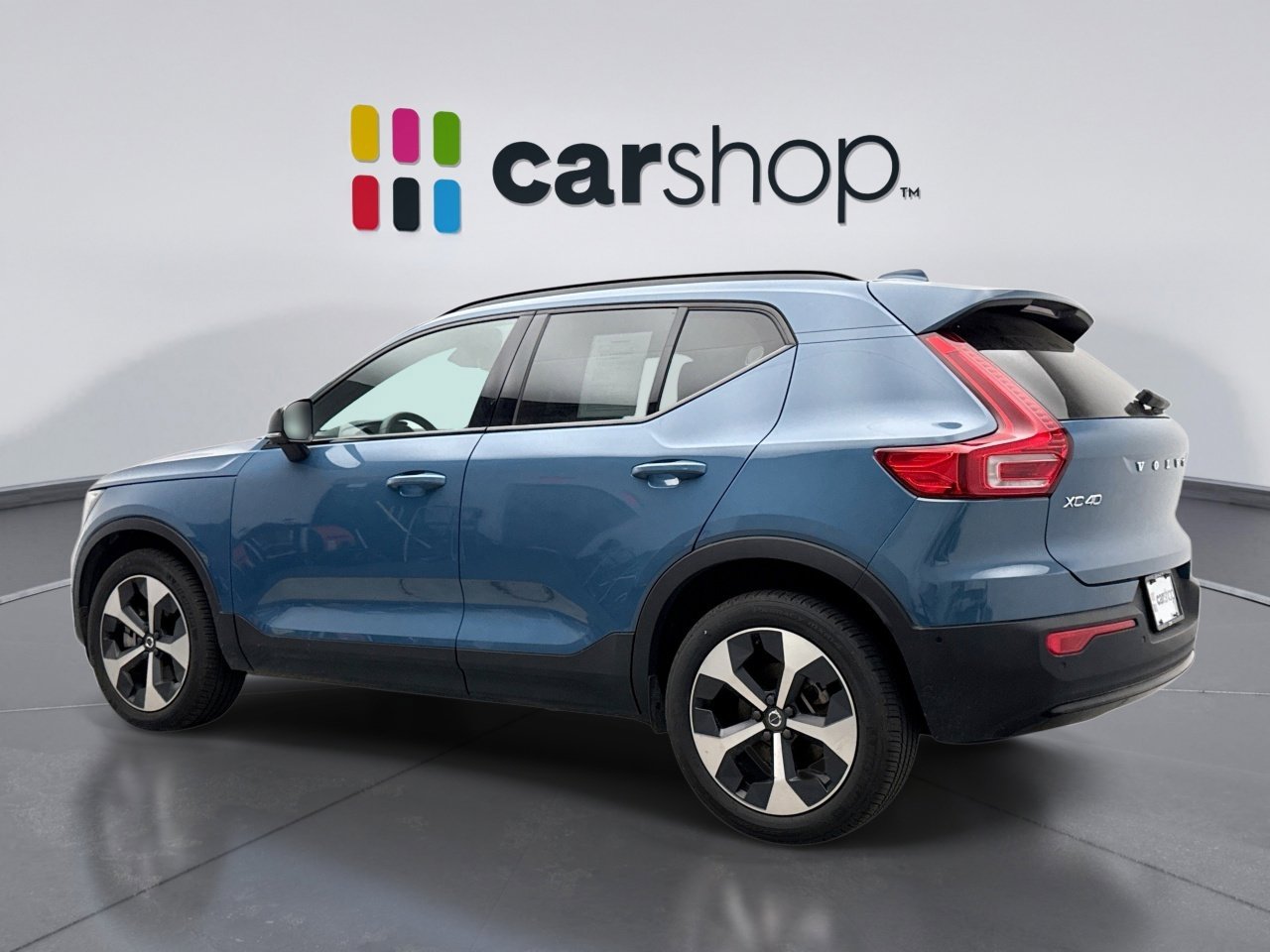 Used 2025 Volvo XC40 B5 Plus AWD/4WD image 3