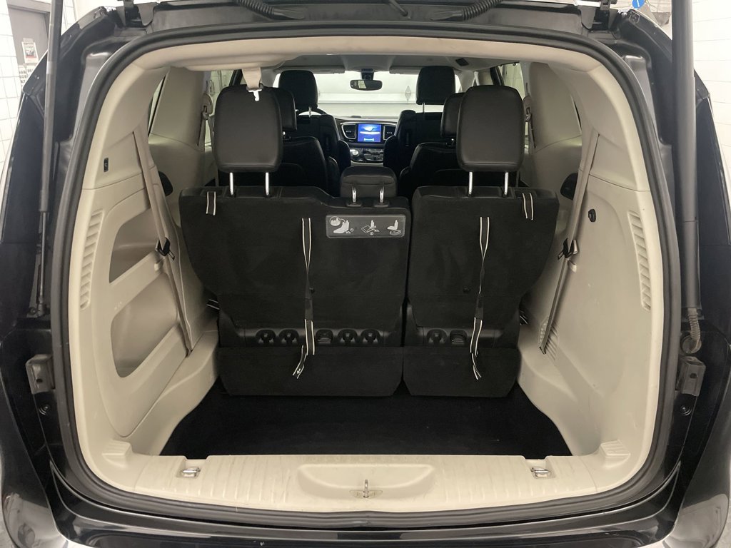 Used 2019 Chrysler Pacifica Touring-L Plus FWD image 19