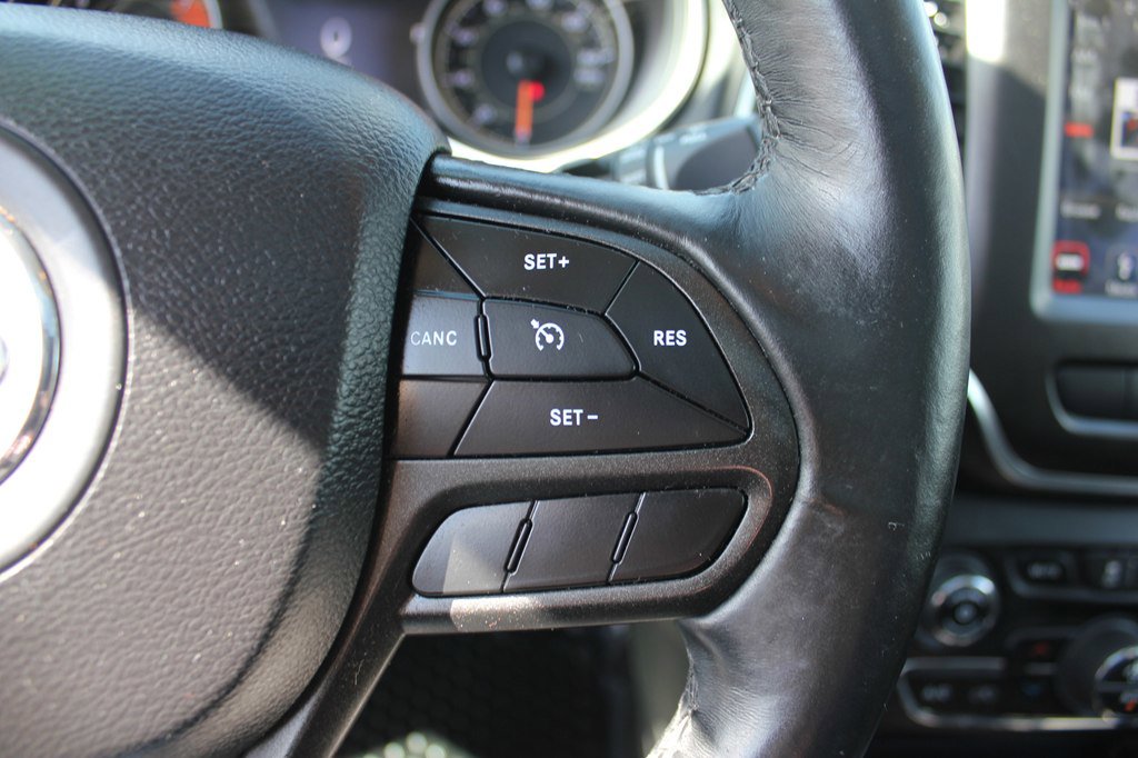 Used 2019 Jeep Cherokee Trailhawk w/ Comfort/Convenience Group AWD/4WD image 13