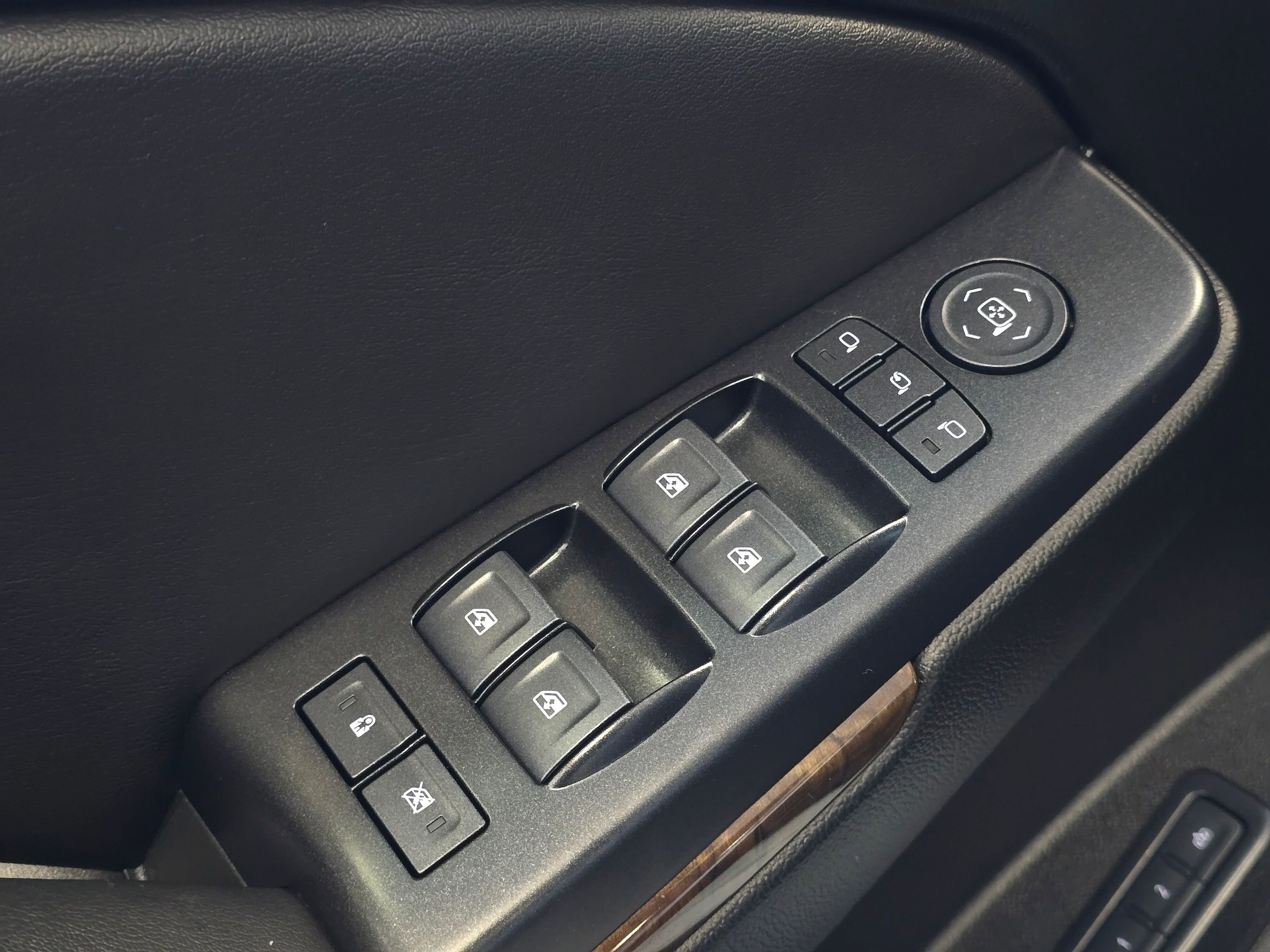 Used 2019 Chevrolet Tahoe LT image 40