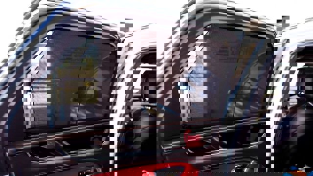 Used 2018 Bentley Bentayga image 24