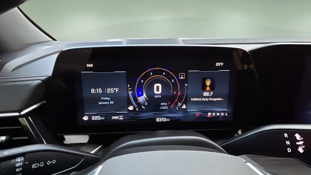 Used 2025 Chevrolet Suburban Z71 w/ Comfort Package image 15