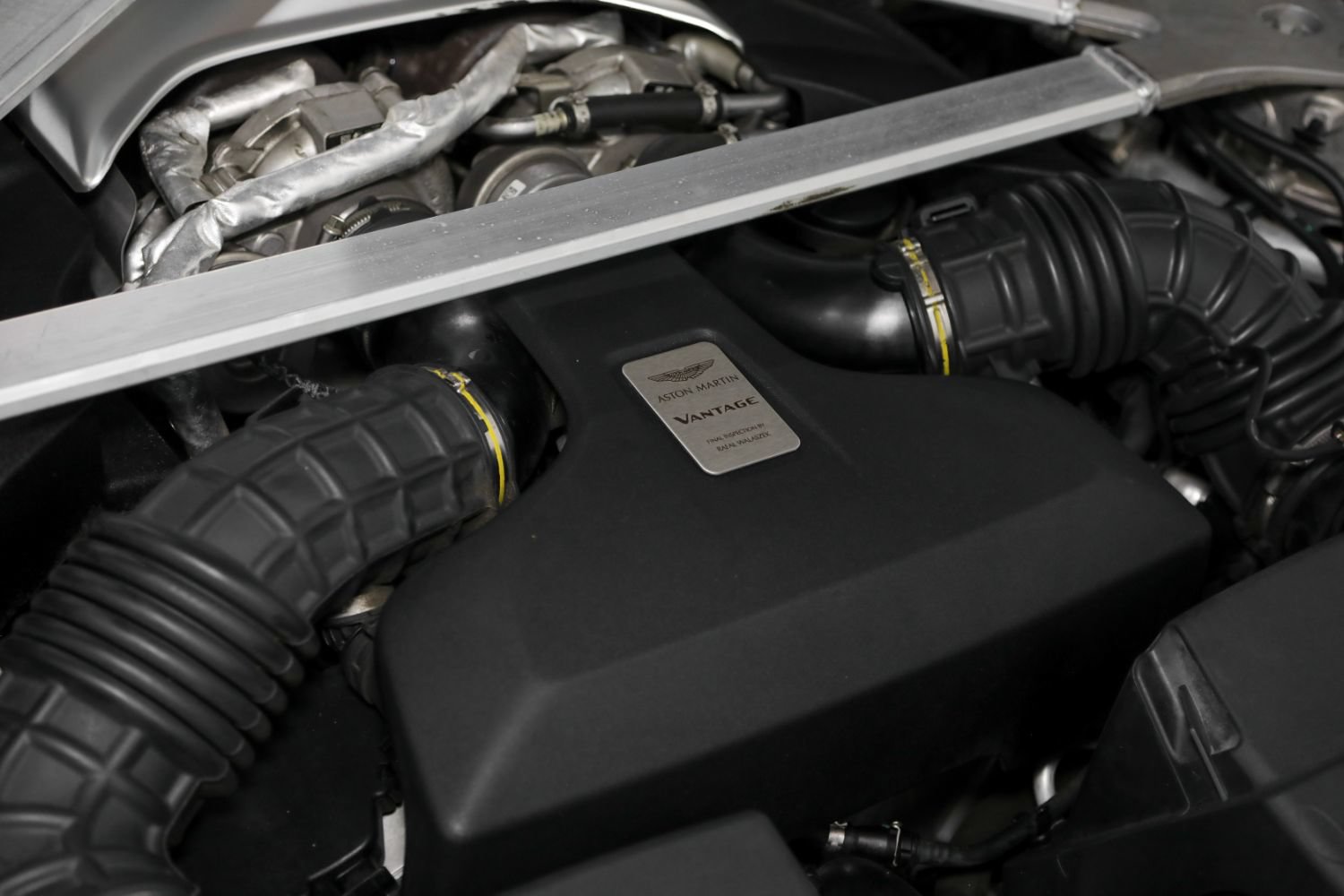Used 2019 Aston Martin V8 Vantage Coupe RWD image 46