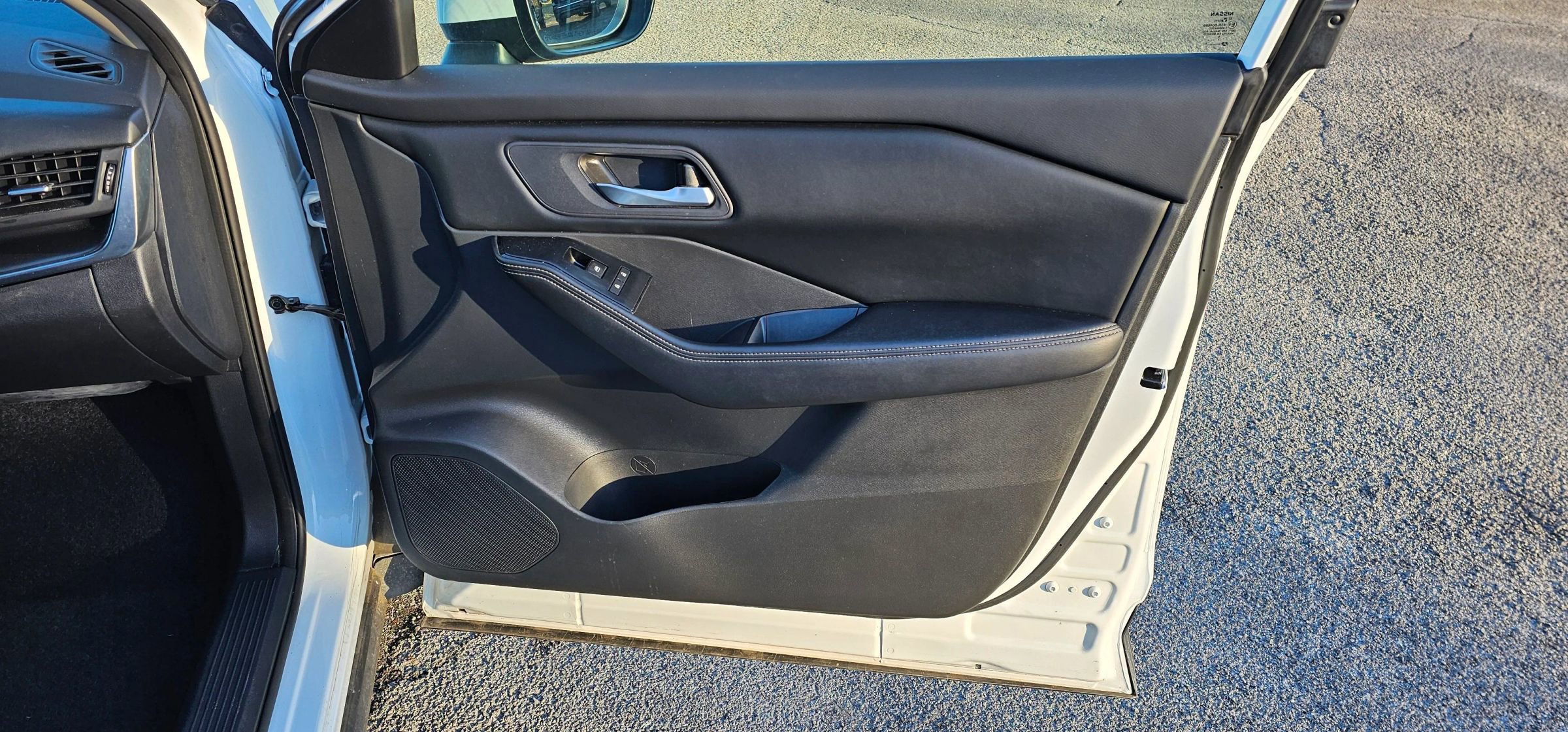 Used 2024 Nissan Rogue SV image 11