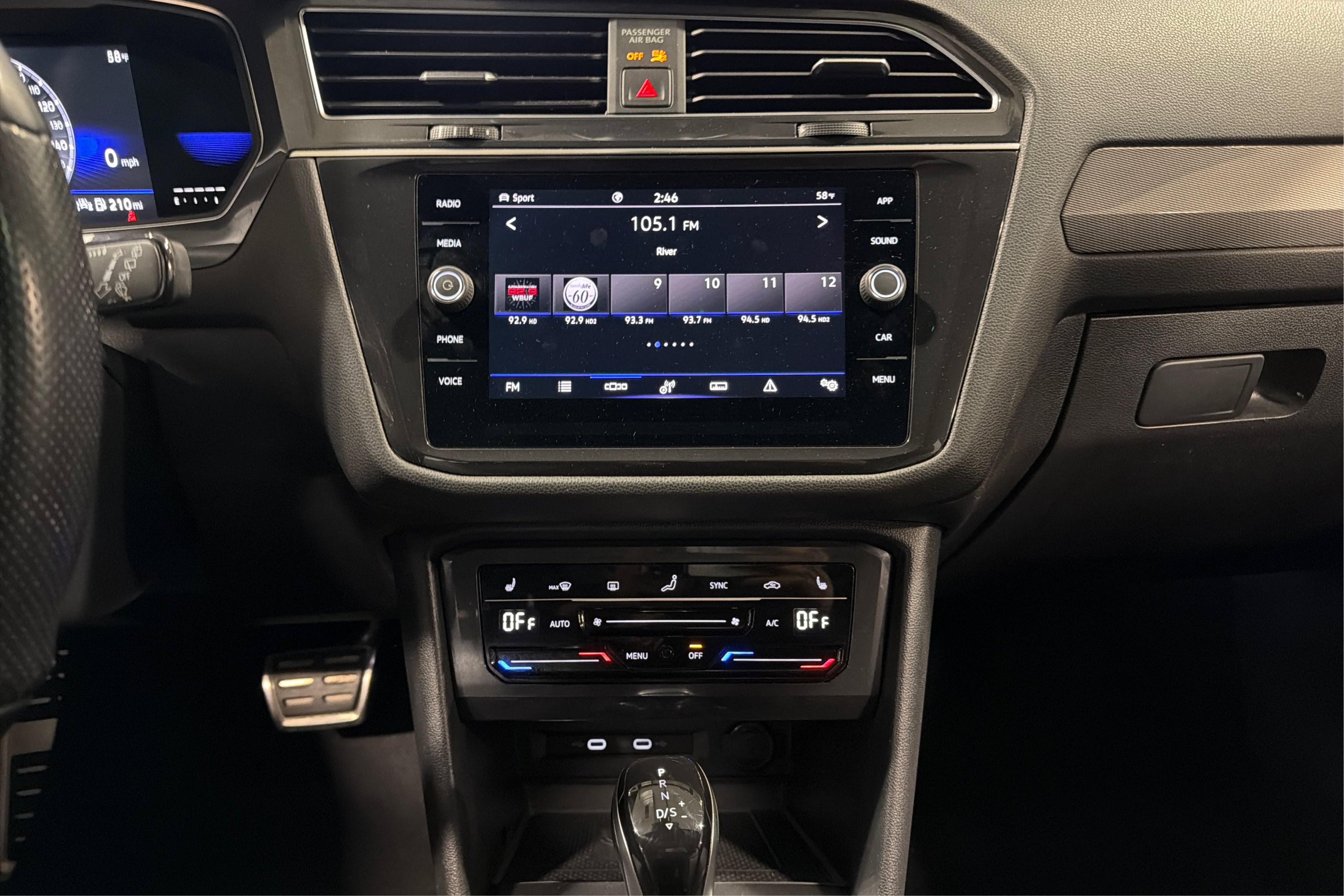 Used 2022 Volkswagen Tiguan SE R-Line AWD/4WD image 27