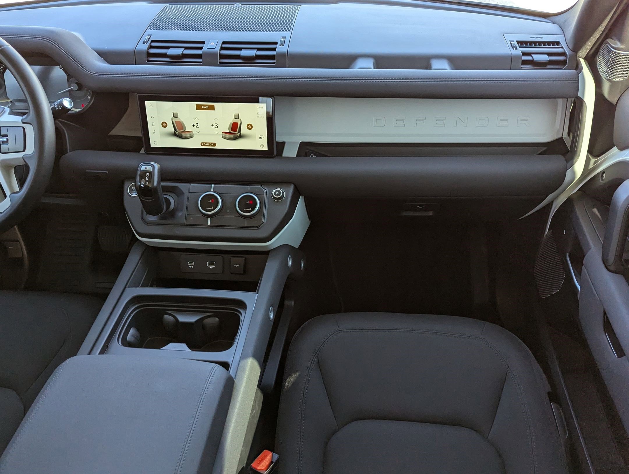 Used 2023 Land Rover Defender 110 image 31