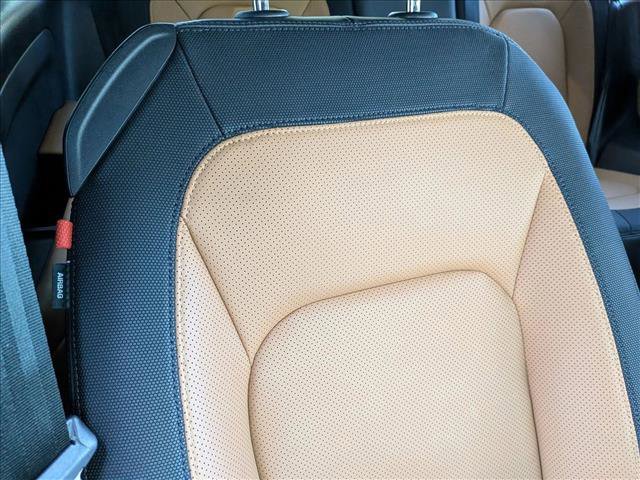 Certified 2024 Land Rover Defender 90 X-Dynamic SE image 17