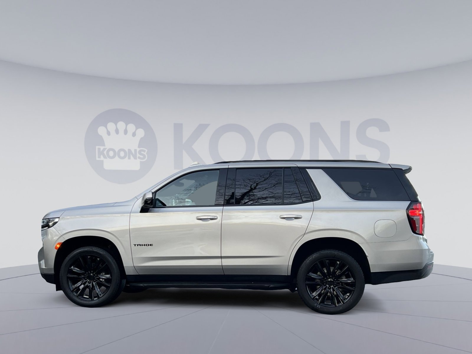 Used 2024 Chevrolet Tahoe RST w/ Luxury Package image 2