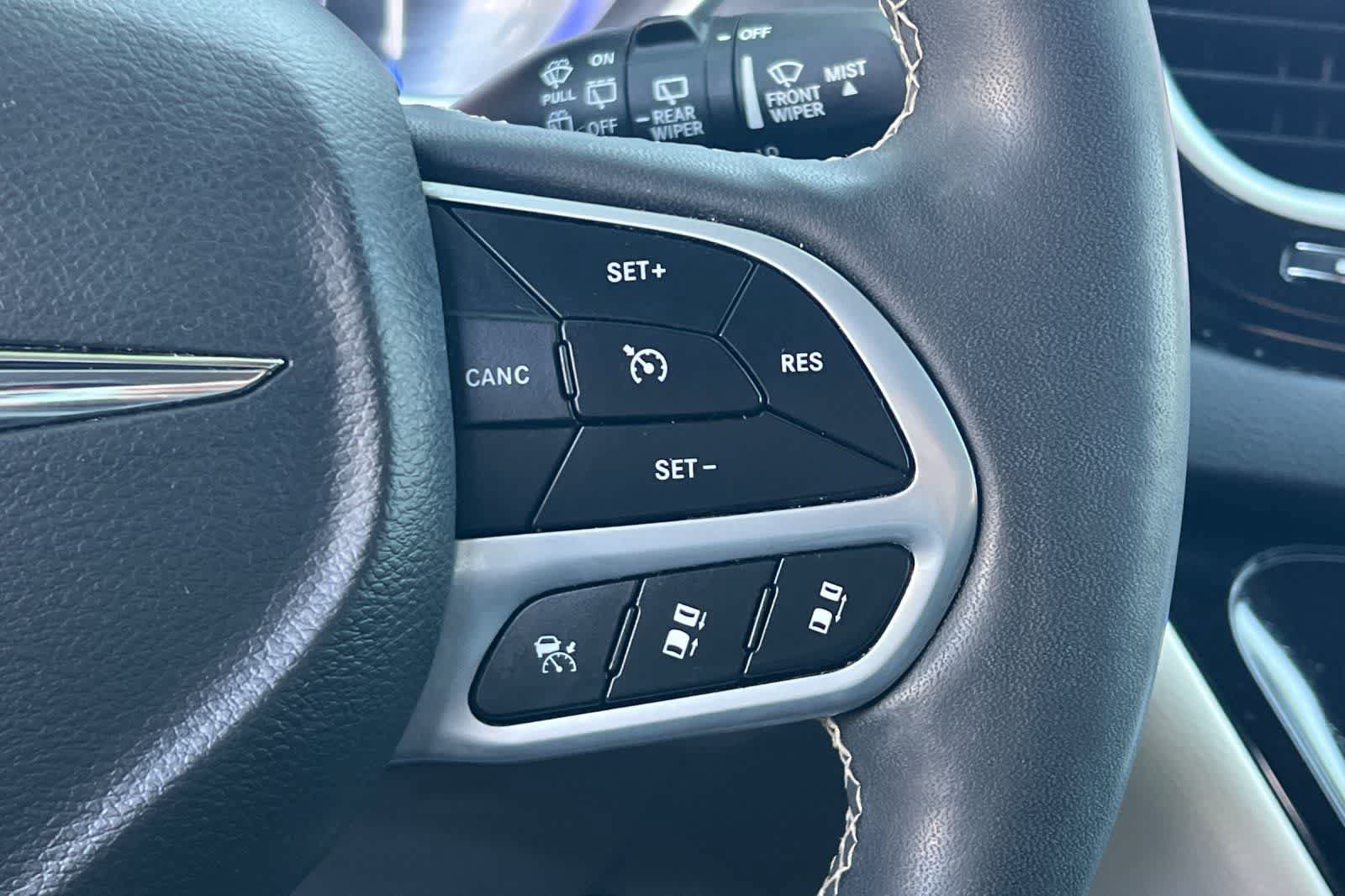 Used 2024 Chrysler Pacifica Touring-L FWD image 30