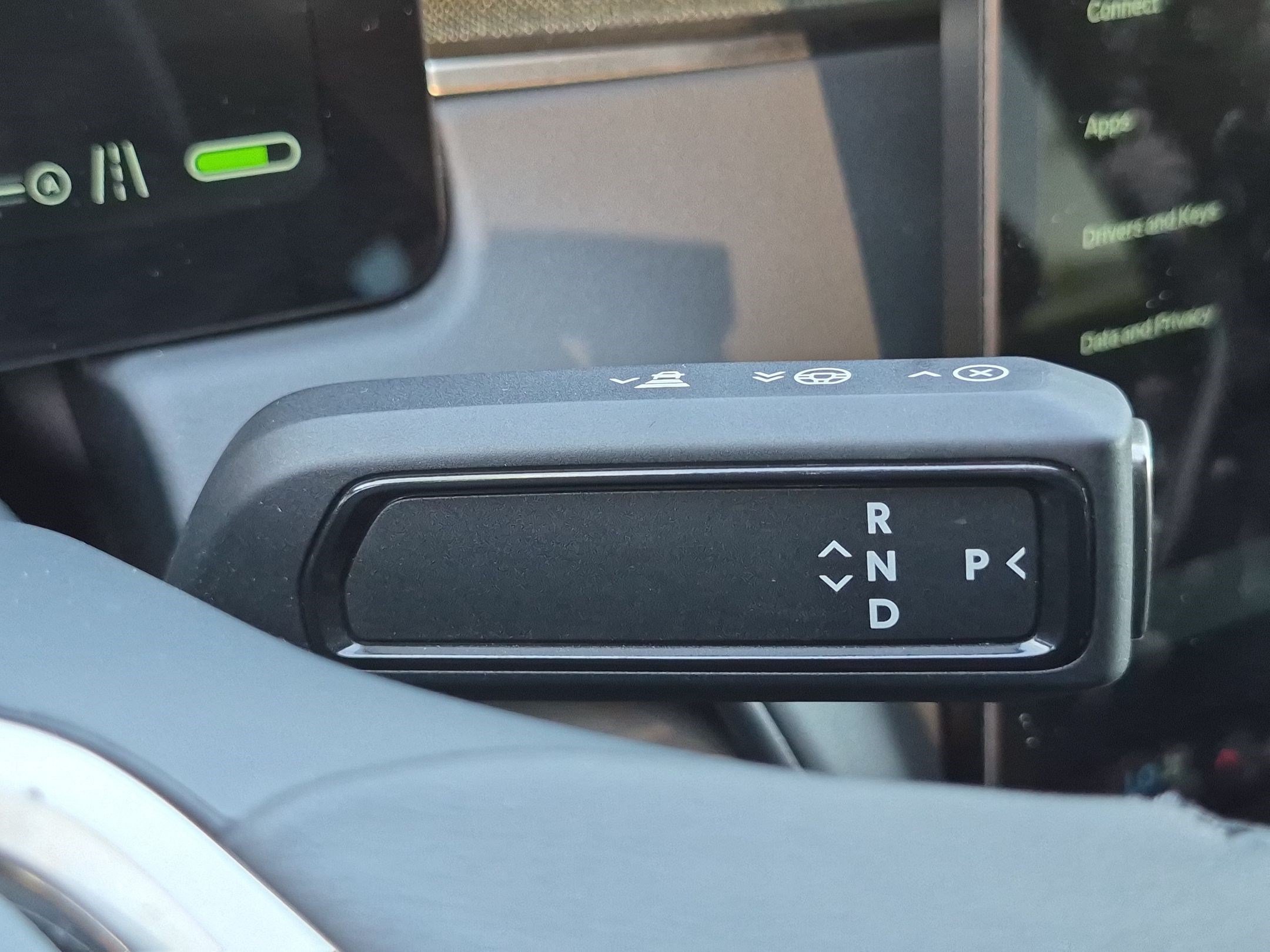 Used 2025 Rivian R1S Adventure Dual AWD/4WD image 25