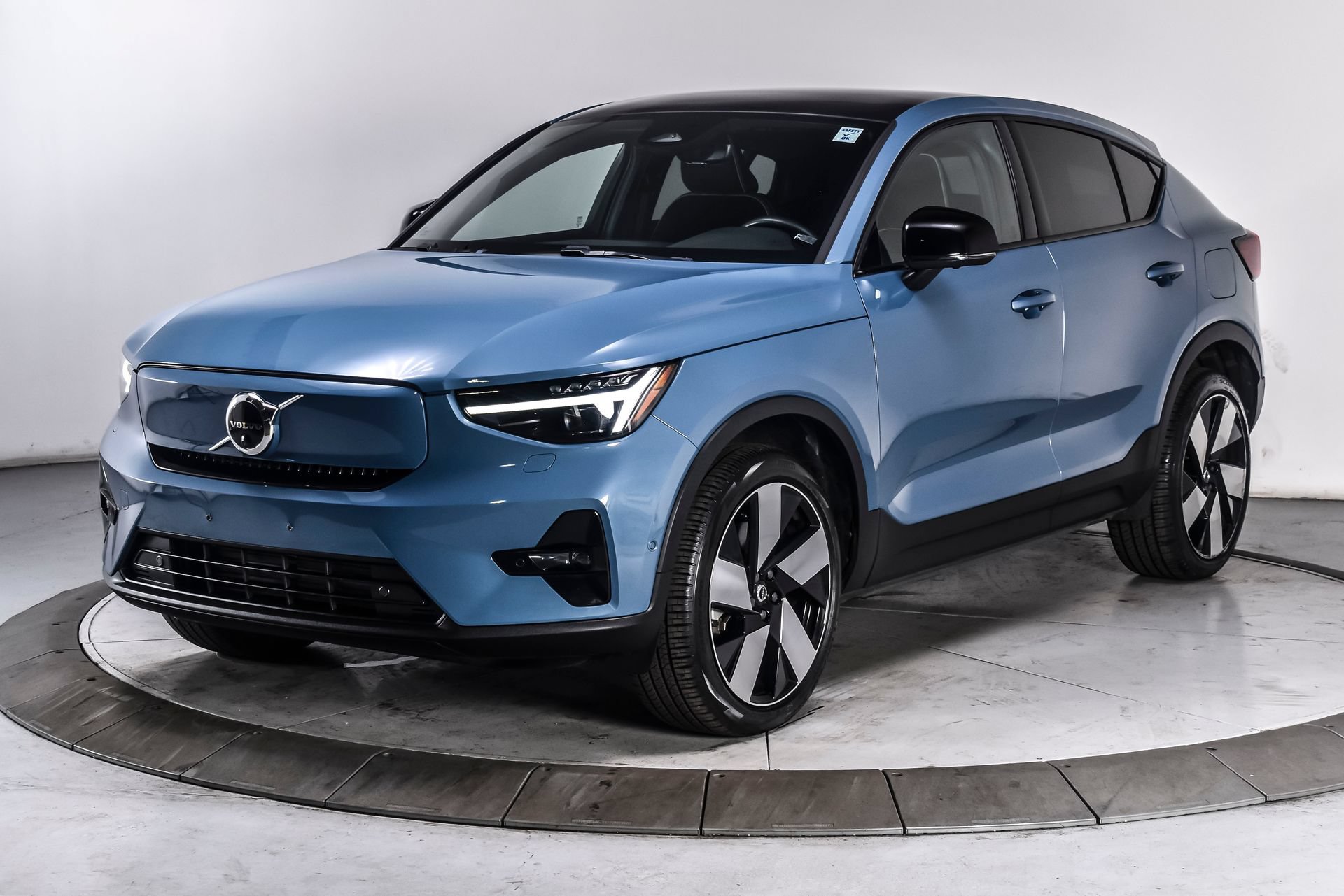 Used 2023 Volvo C40 P8 Recharge Ultimate AWD/4WD image 2