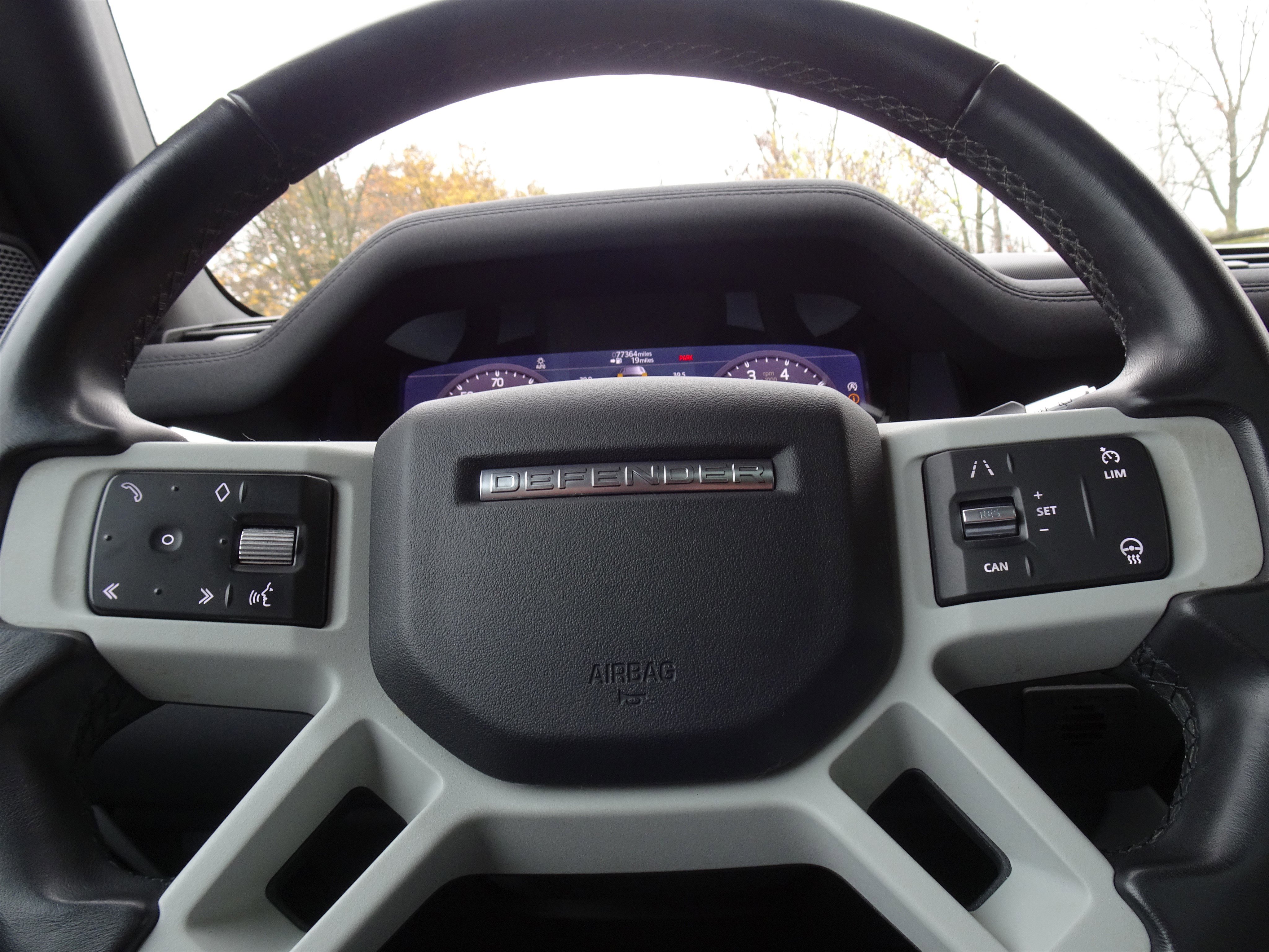 Used 2020 Land Rover Defender 110 First Edition image 32