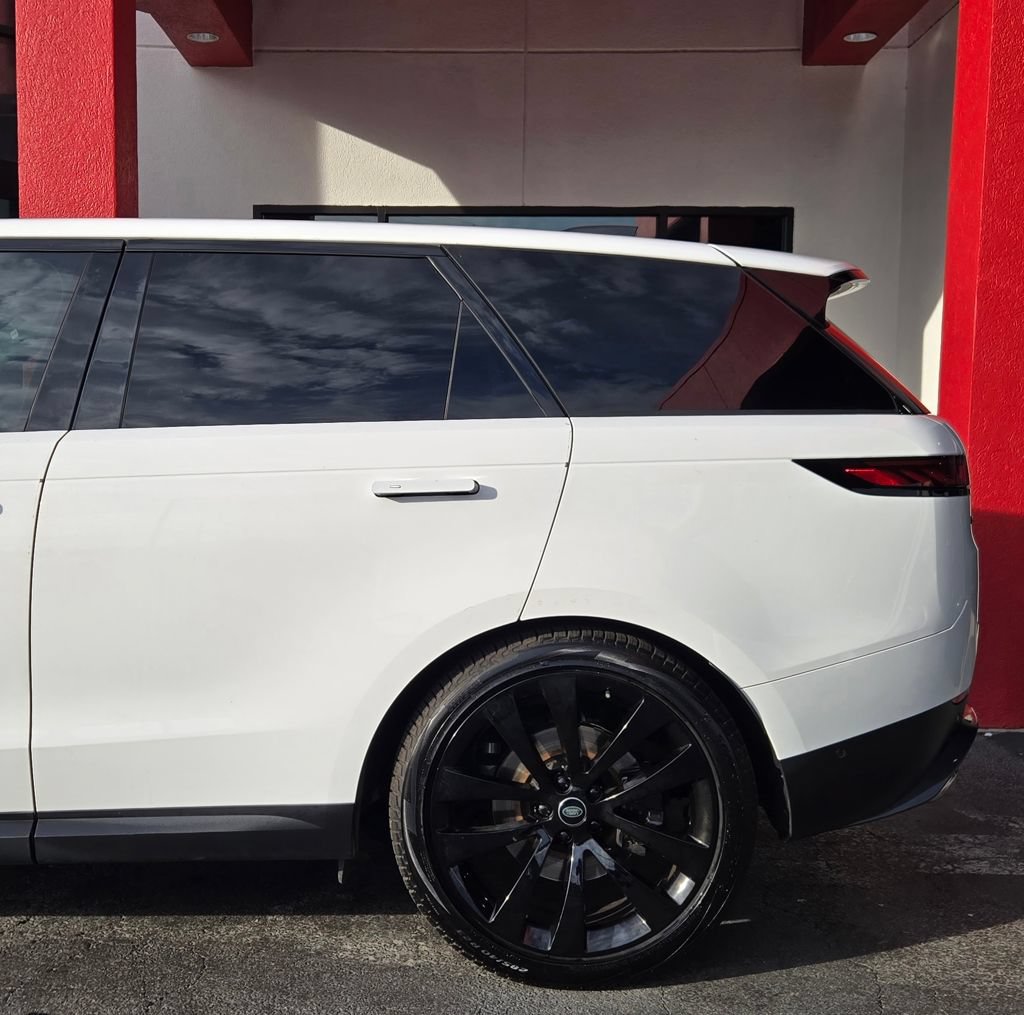 Used 2023 Land Rover Range Rover Sport SE AWD/4WD image 6