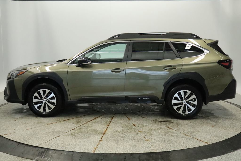 Used 2025 Subaru Outback Premium image 2