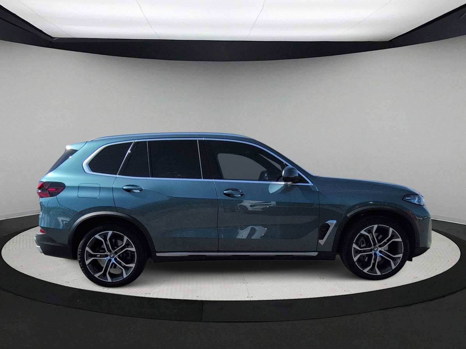 Used 2025 BMW X5 xDrive40i w/ Premium Package image 9