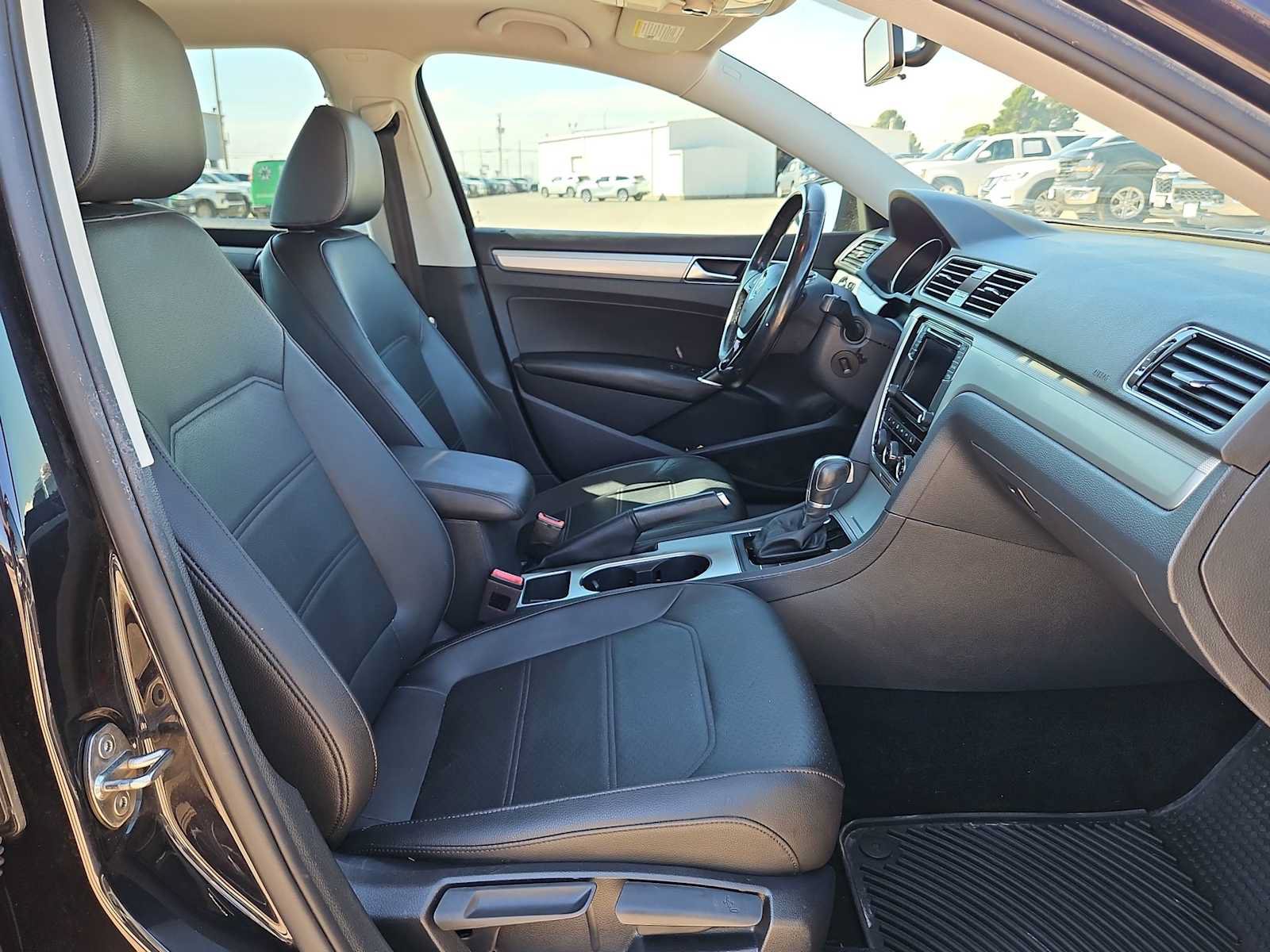 Used 2019 Volkswagen Passat 2.0T Wolfsburg FWD image 18
