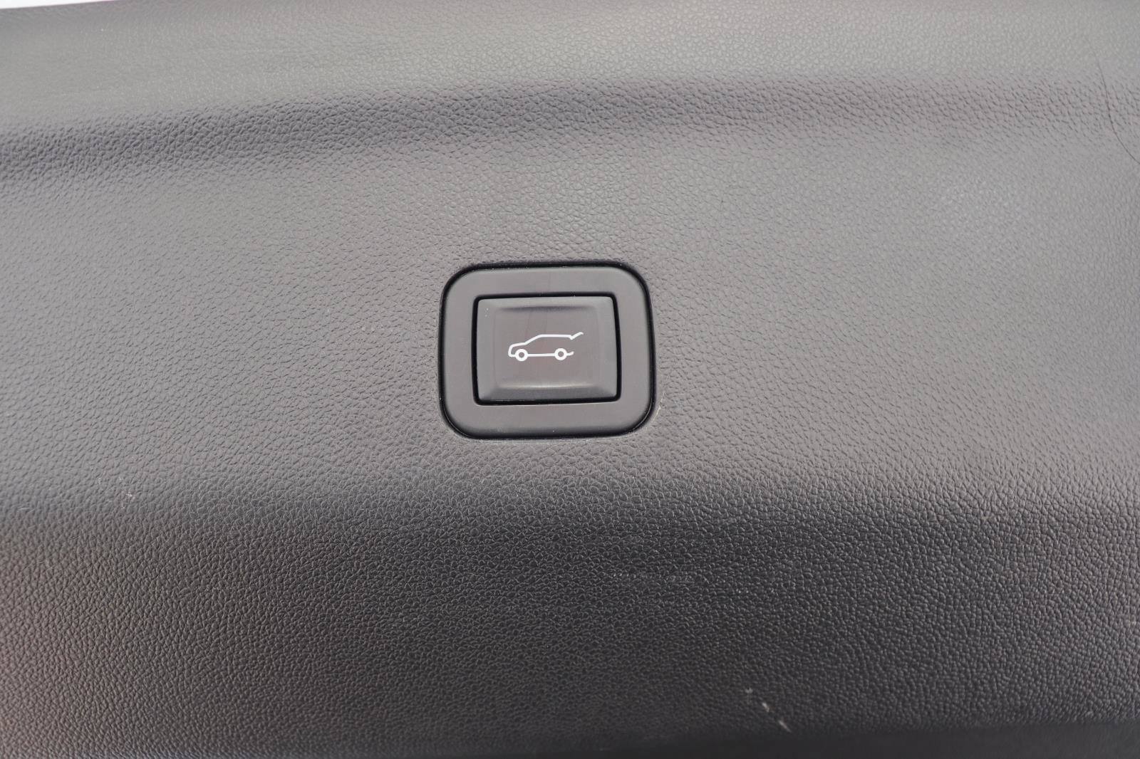 Used 2024 GMC Yukon Denali Ultimate AWD/4WD image 19
