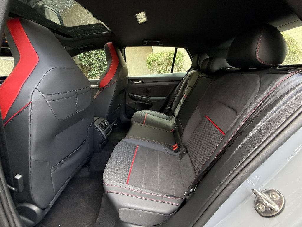 New 2026 Volkswagen GTI SE FWD image 25